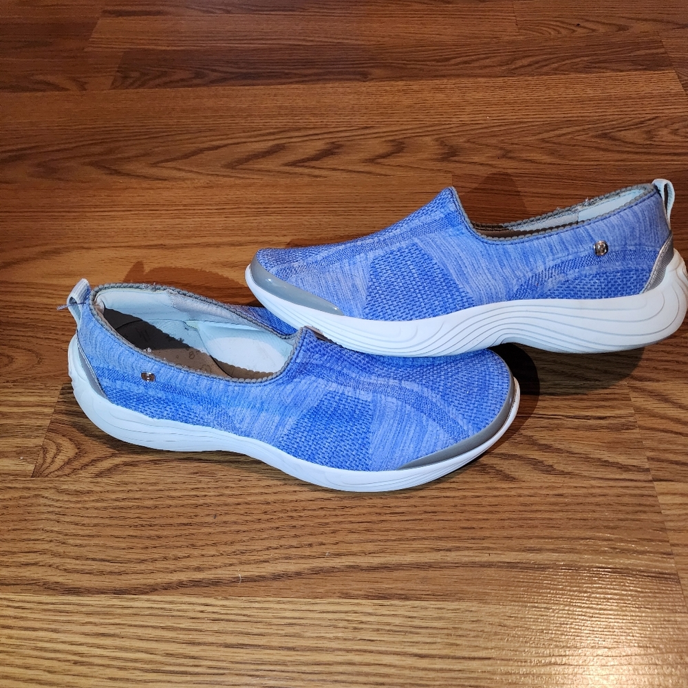 Bzees Womens Wednesday Sneakers Slip On Shoes Beige Knit Casual Size 9.5M